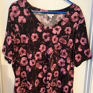 EUC Lularoe Iris tee with flowers